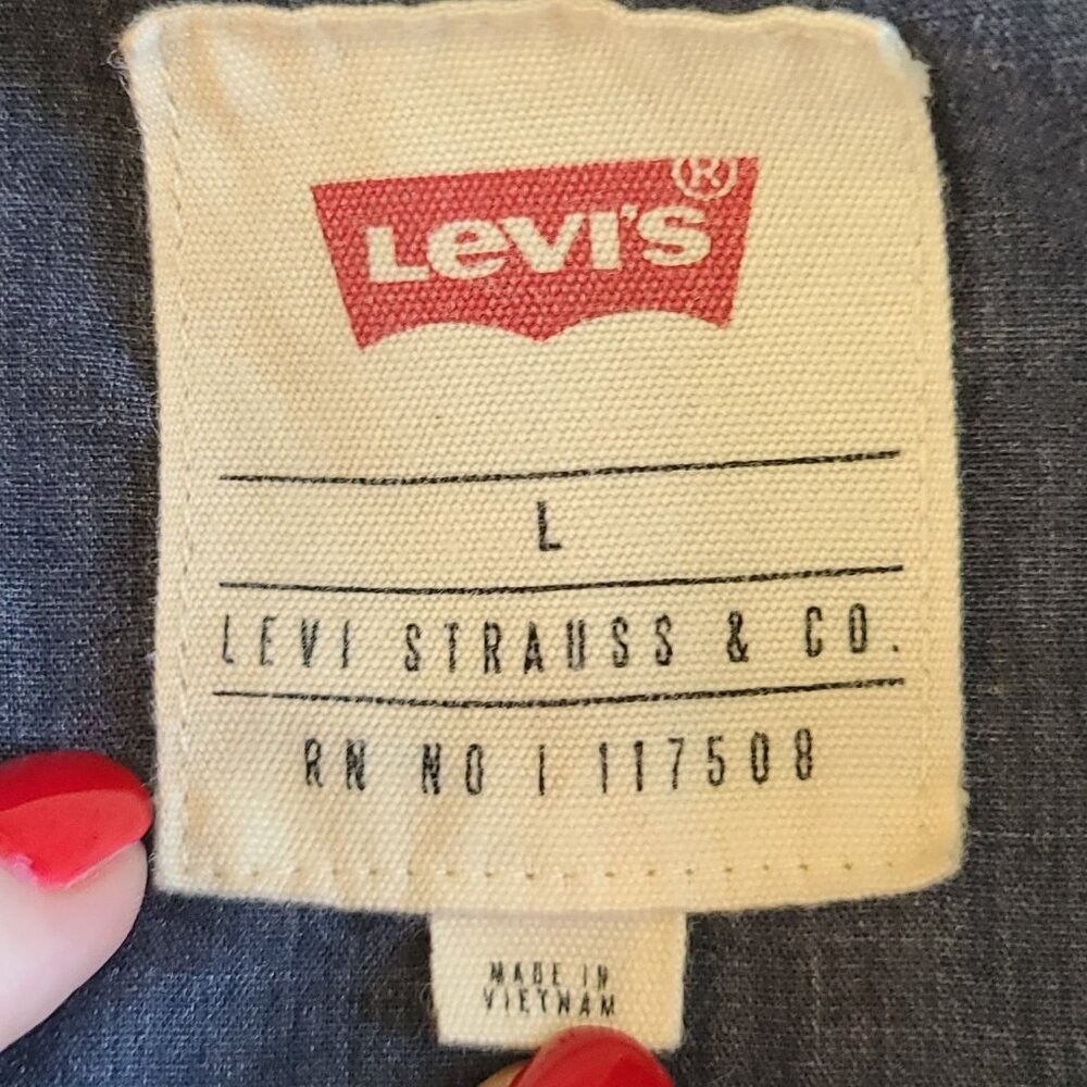 Blue Men's Large Levi's Button Down Euc - image 4